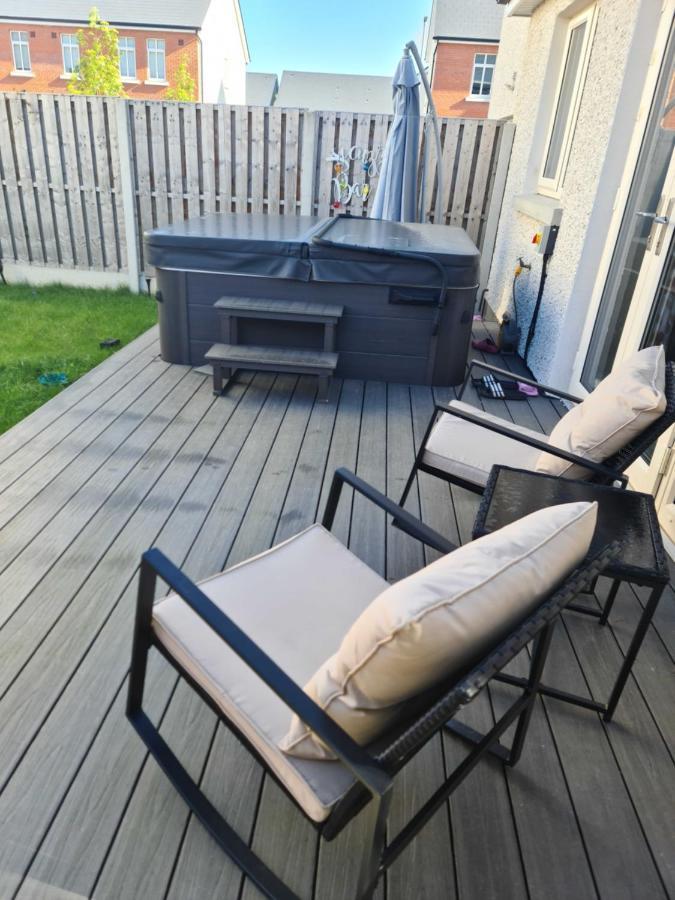 Dublin Jacuzzi Escape Apartment Bagian luar foto