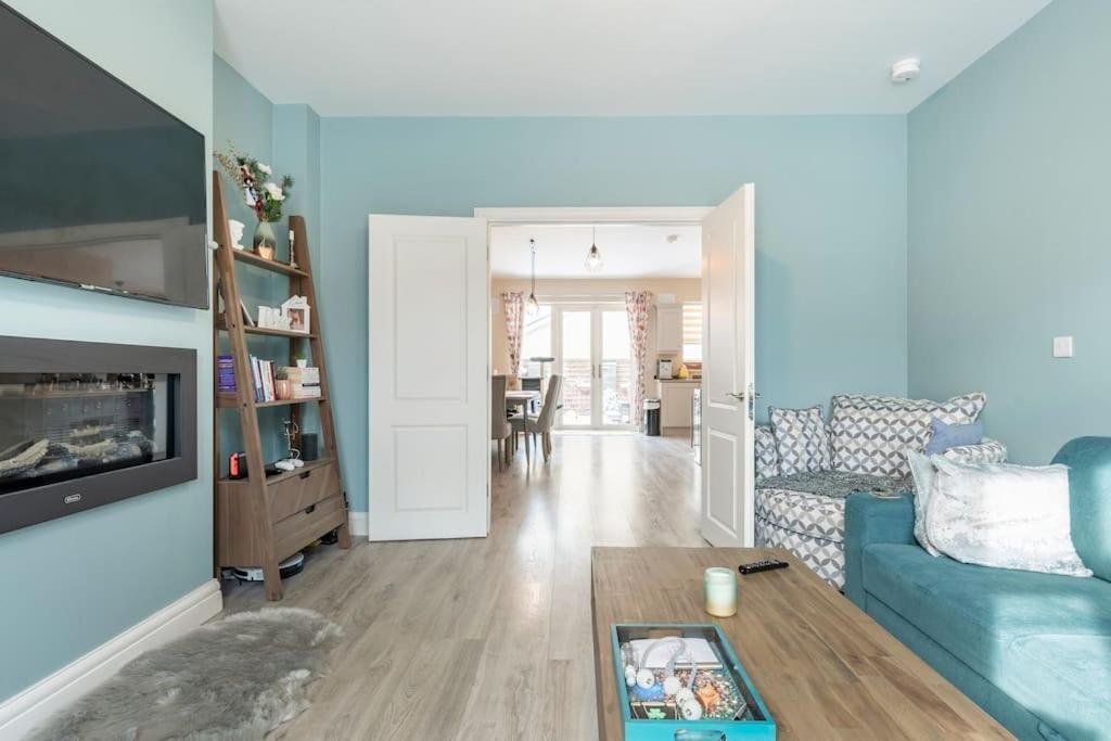 Dublin Jacuzzi Escape Apartment Bagian luar foto