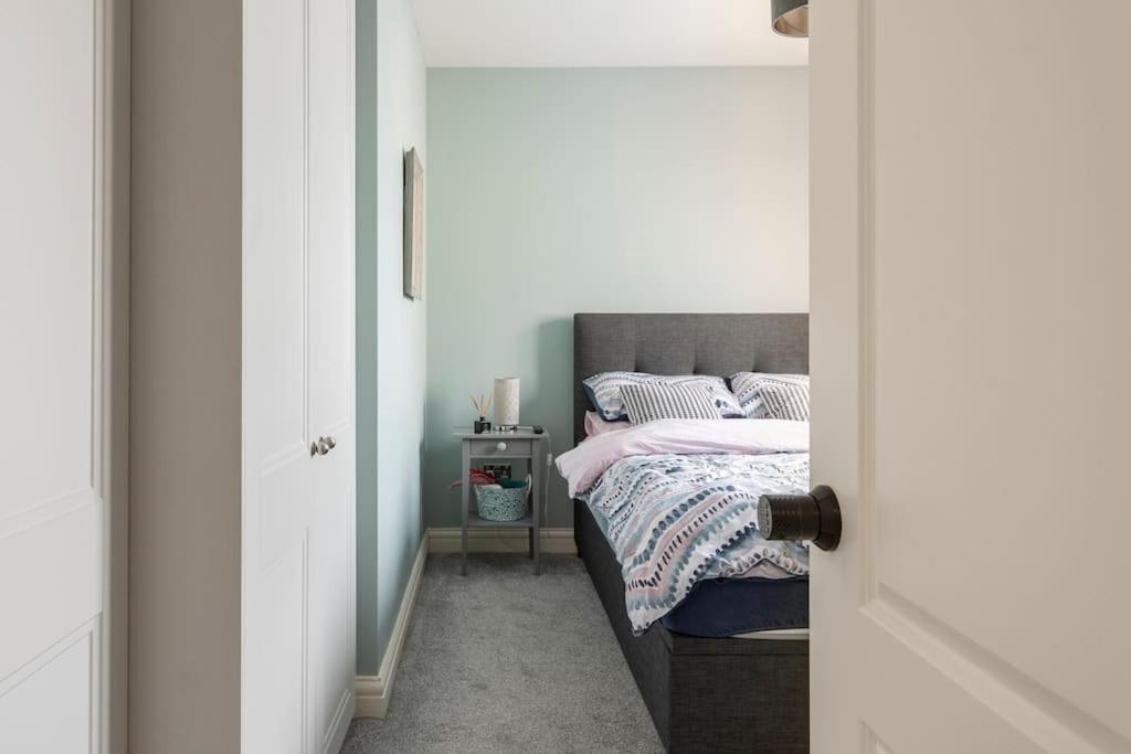 Dublin Jacuzzi Escape Apartment Bagian luar foto